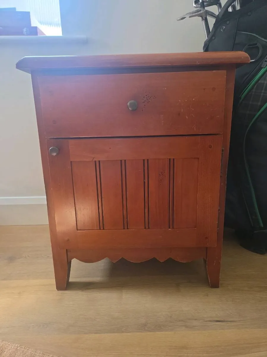 Super king headboard and 2 bedside lockers - Image 1
