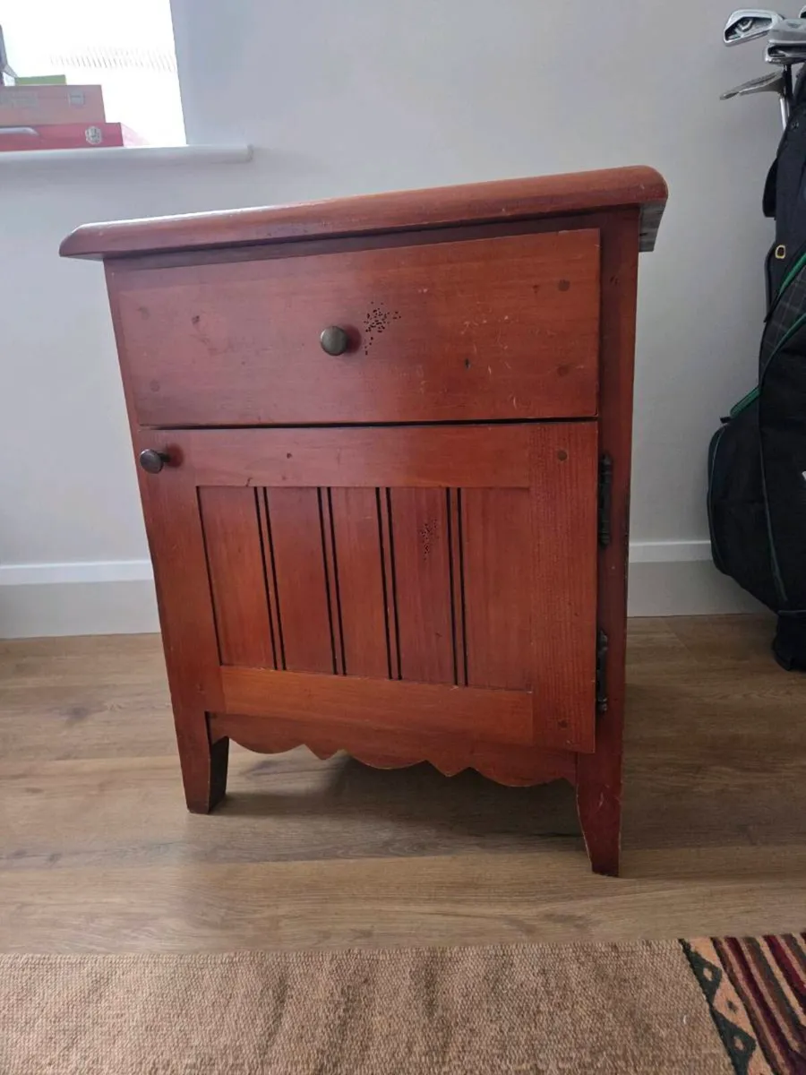 Super king headboard and 2 bedside lockers - Image 2