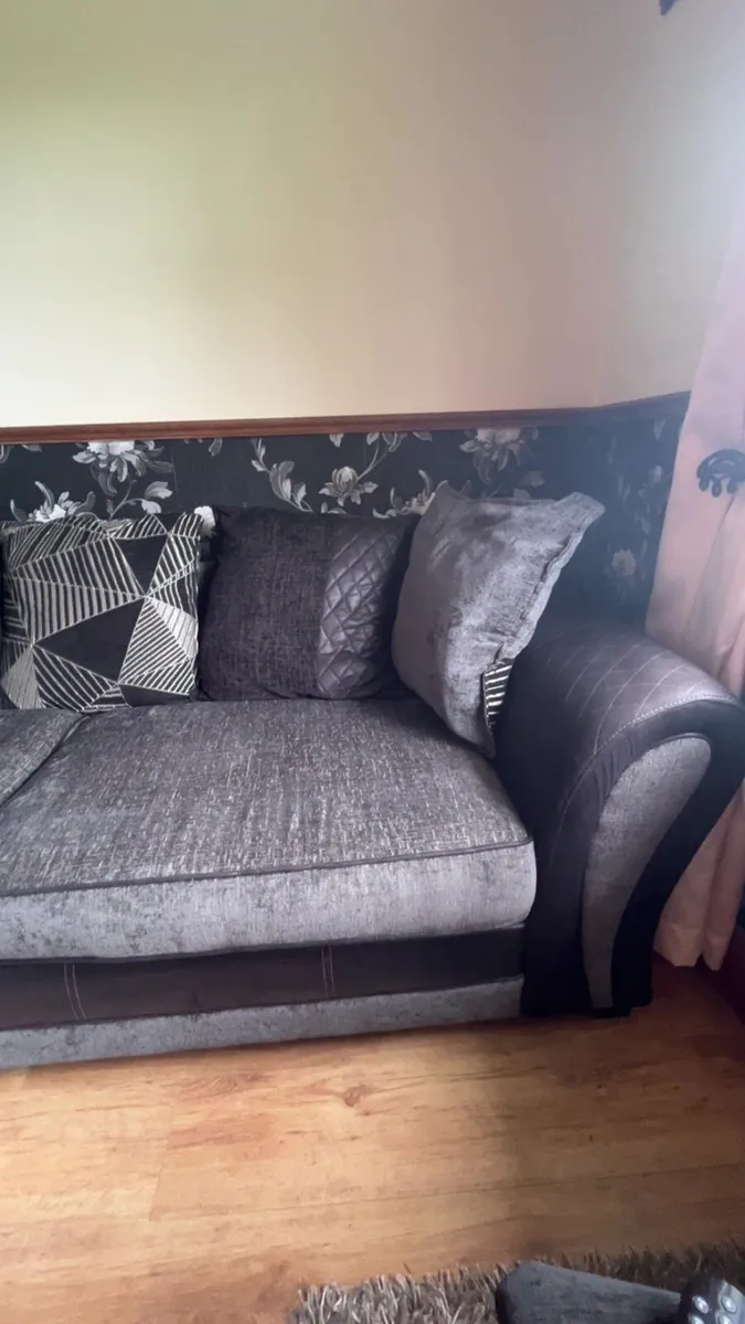 Couch - Image 3