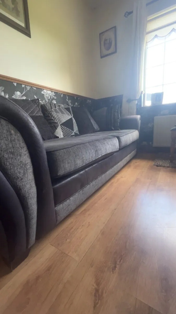 Couch - Image 4