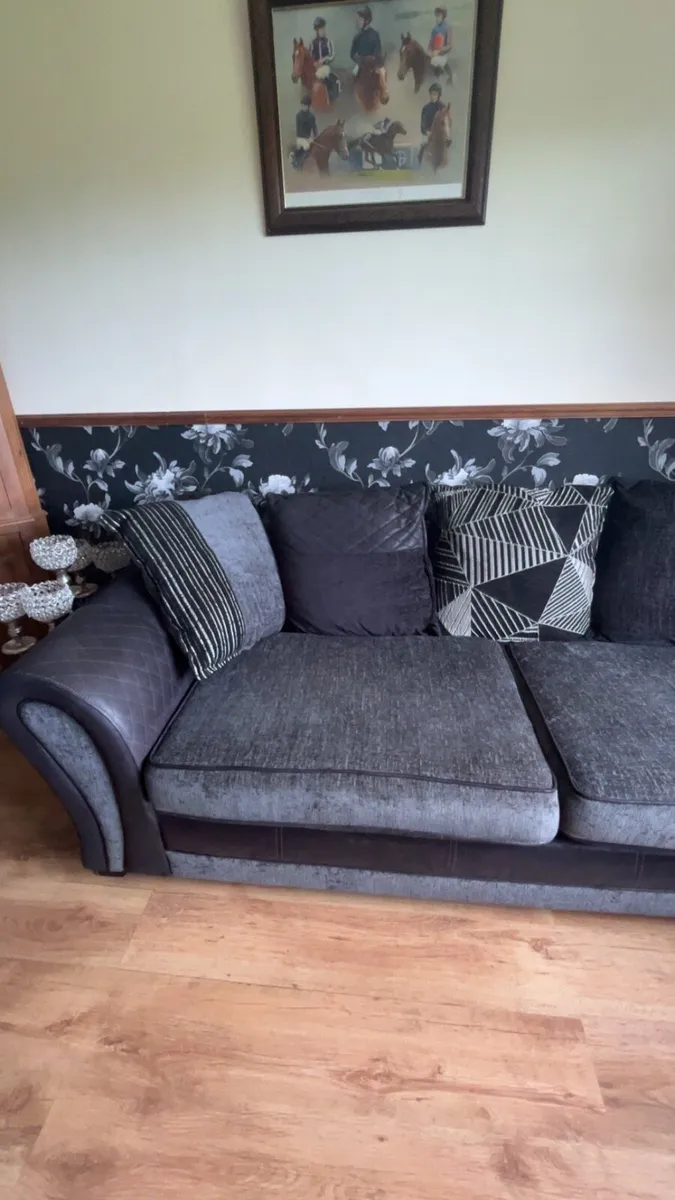 Couch - Image 2