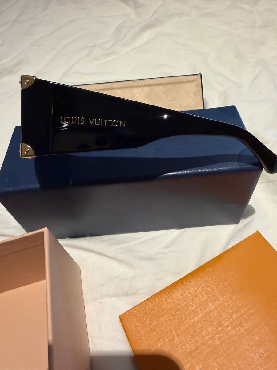 LV Heritage Low Square Sunglasses - Image 4