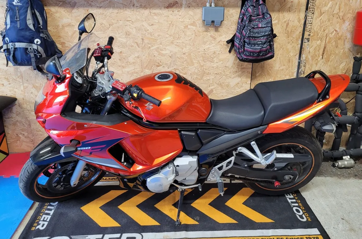 SUZUKI GSX650F & FULL GEAR & ACCESSORIES - Image 2