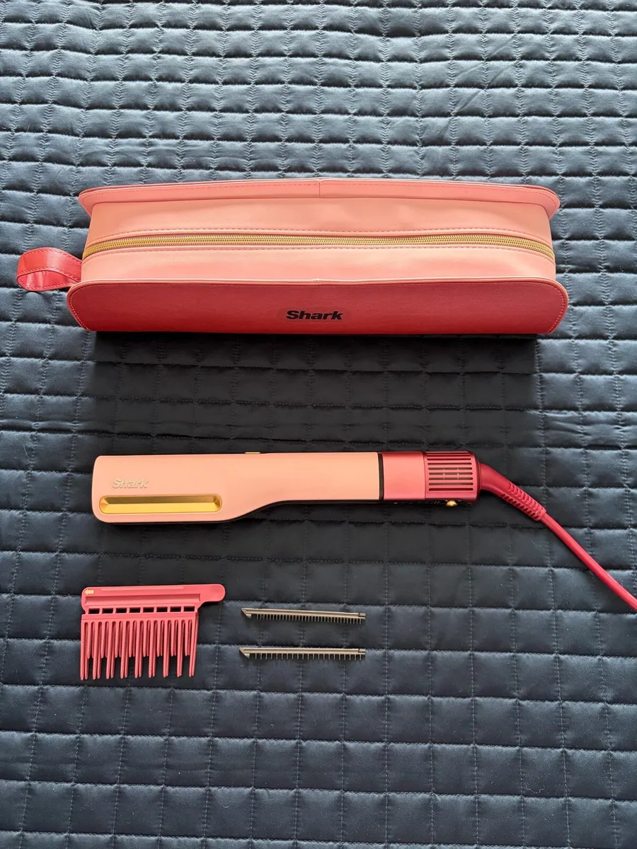 Shark SilkiPro Wet to Dry Hair Straightener - Image 1