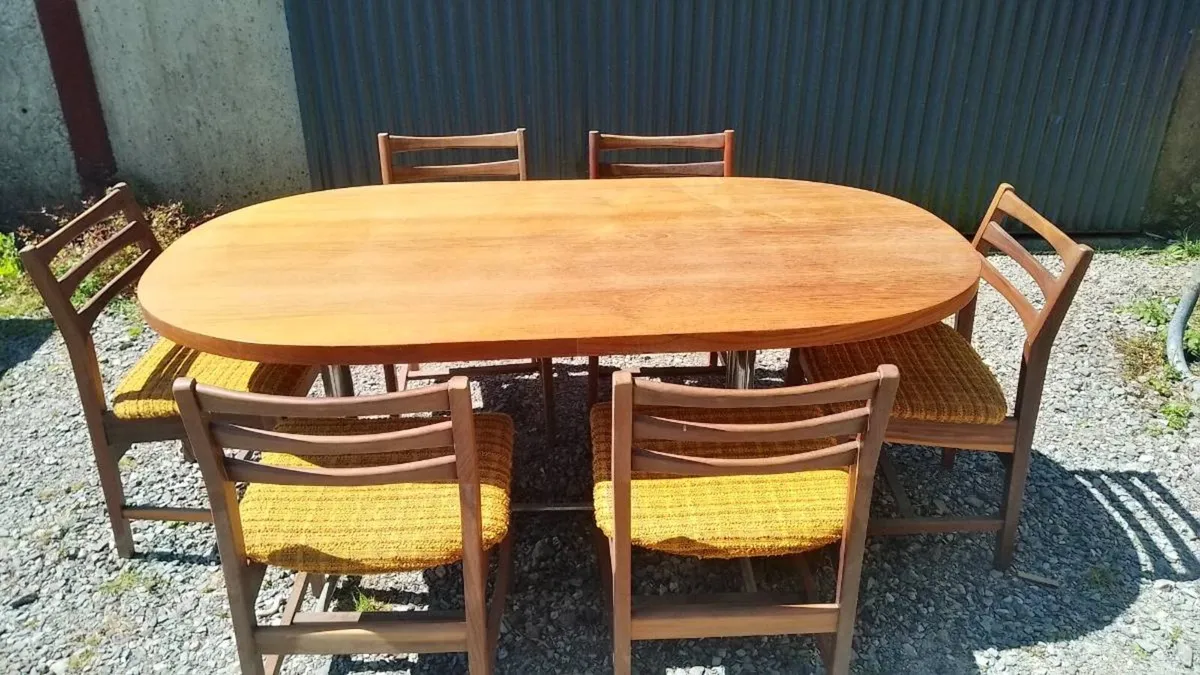 Dining table - Image 1