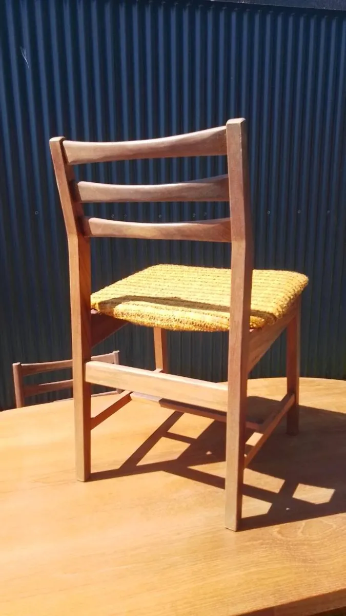 Dining table - Image 4