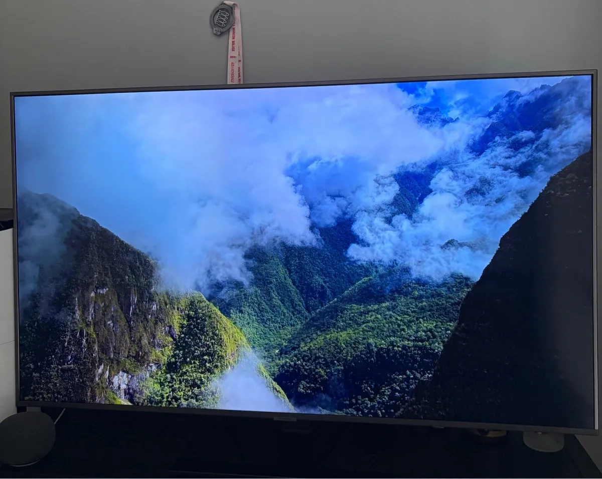 Samsung 50” 4K Smart TVUE50TU7100KXXU - Image 3