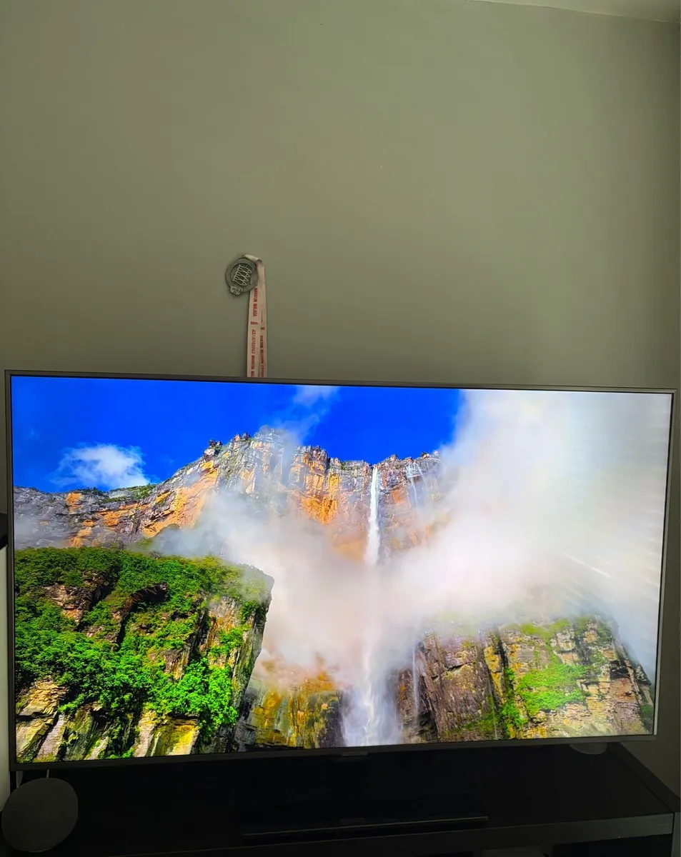 Samsung 50” 4K Smart TVUE50TU7100KXXU - Image 2