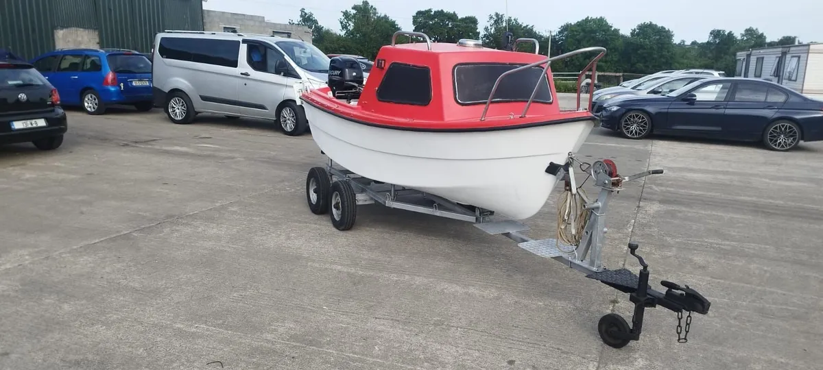 Boat fiberglass approx 16 ft, 25 hp Mercury outboa - Image 1