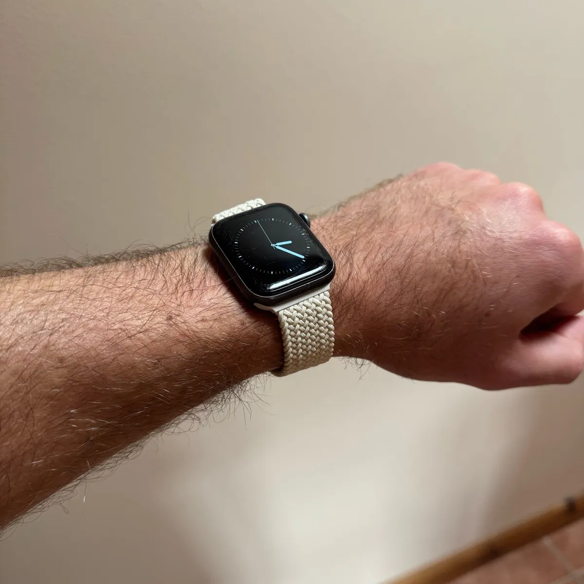 Apple Watch 44mm Series 5 - Image 2