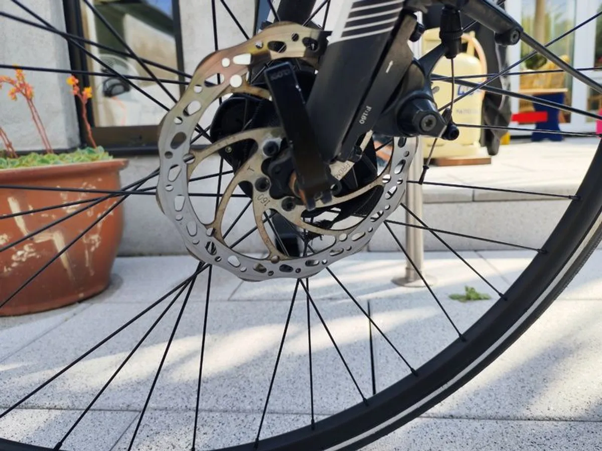 Cannondale Quick Disc Four Hybrid Bike - Image 4