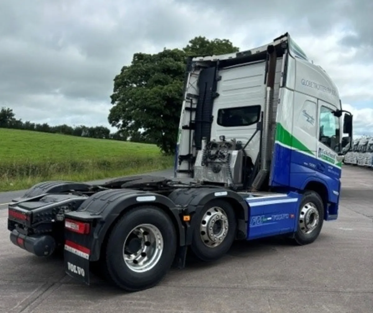 2022 Volvo FM 500 6x2 Tractor Unit - Image 3