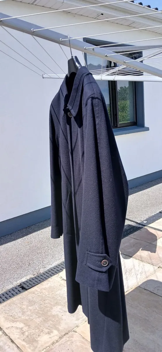 Man's Coat - Image 2