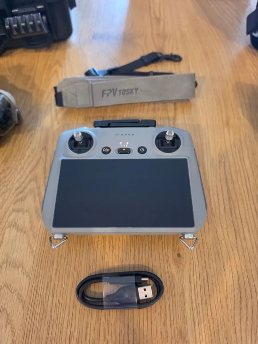 DJI Mini 4 Pro Fly More Combo | RC 2 | 3 Batteries | Hard Case | Only 9 Flight Hours - Image 4