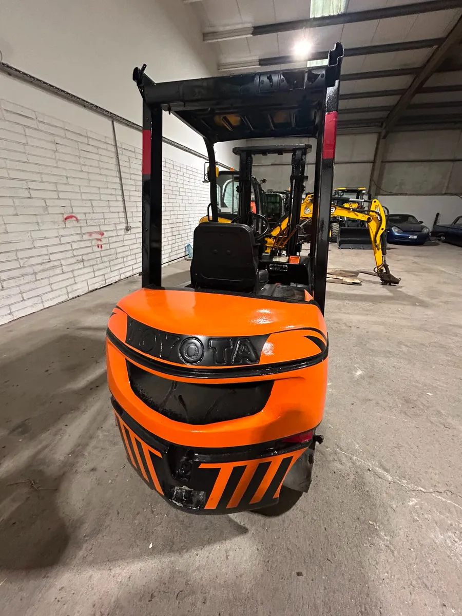 Toyota Forklift - Image 4