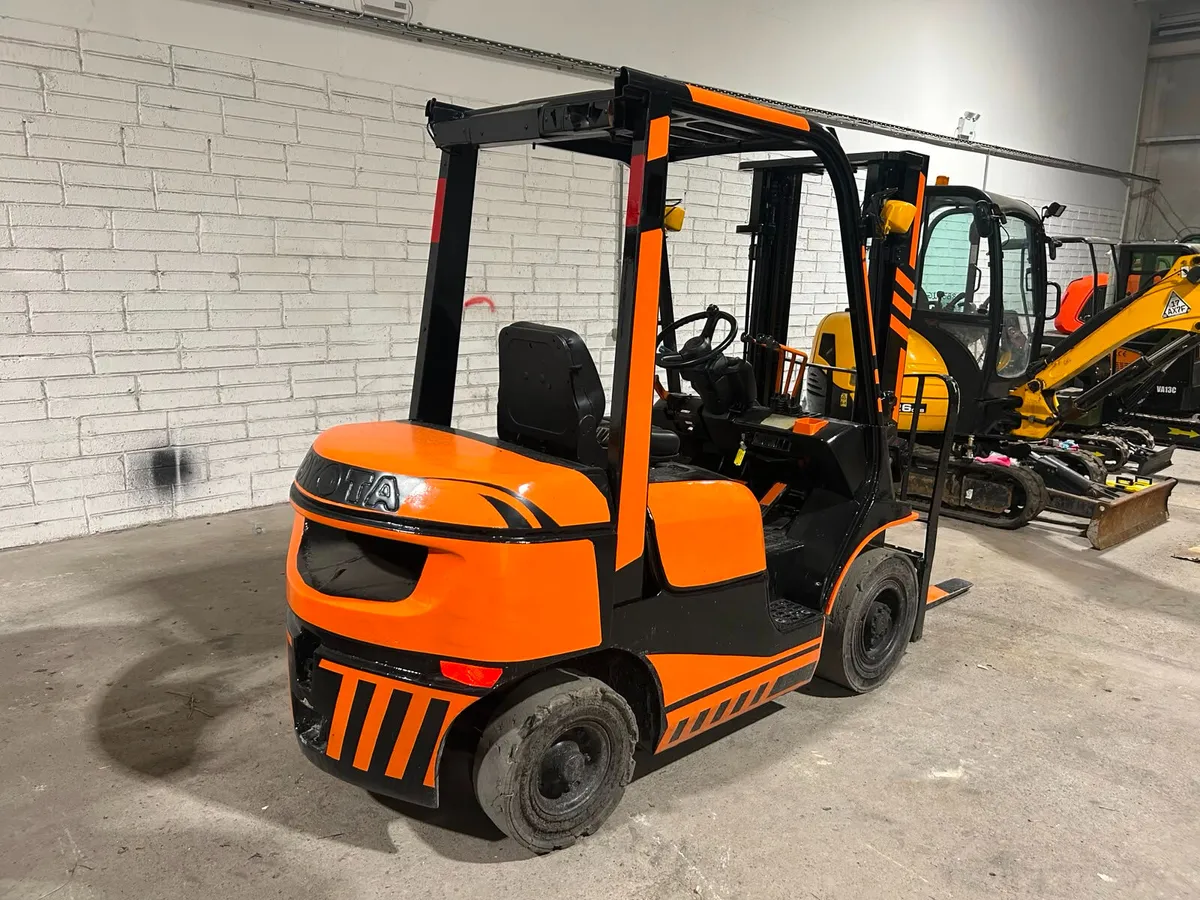 Toyota Forklift - Image 1