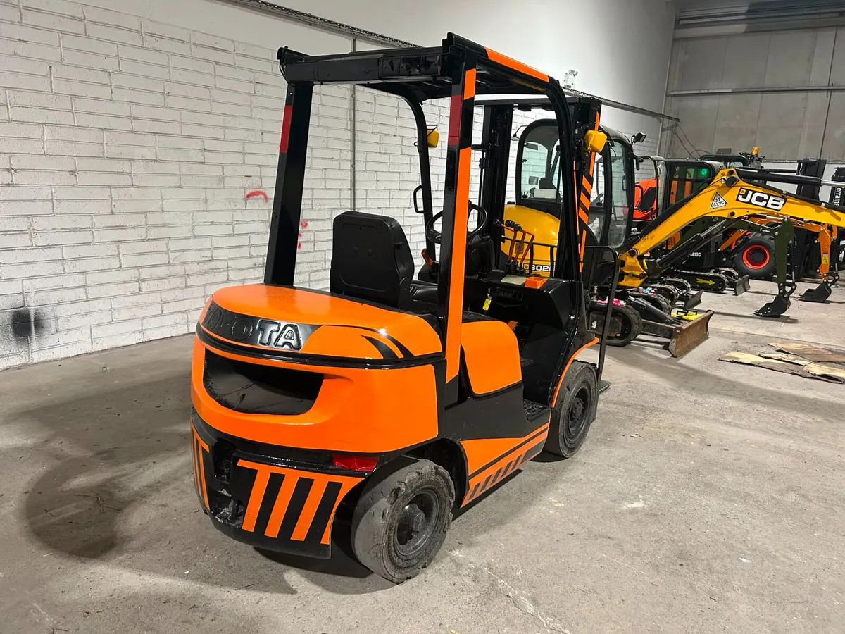 Toyota Forklift - Image 2