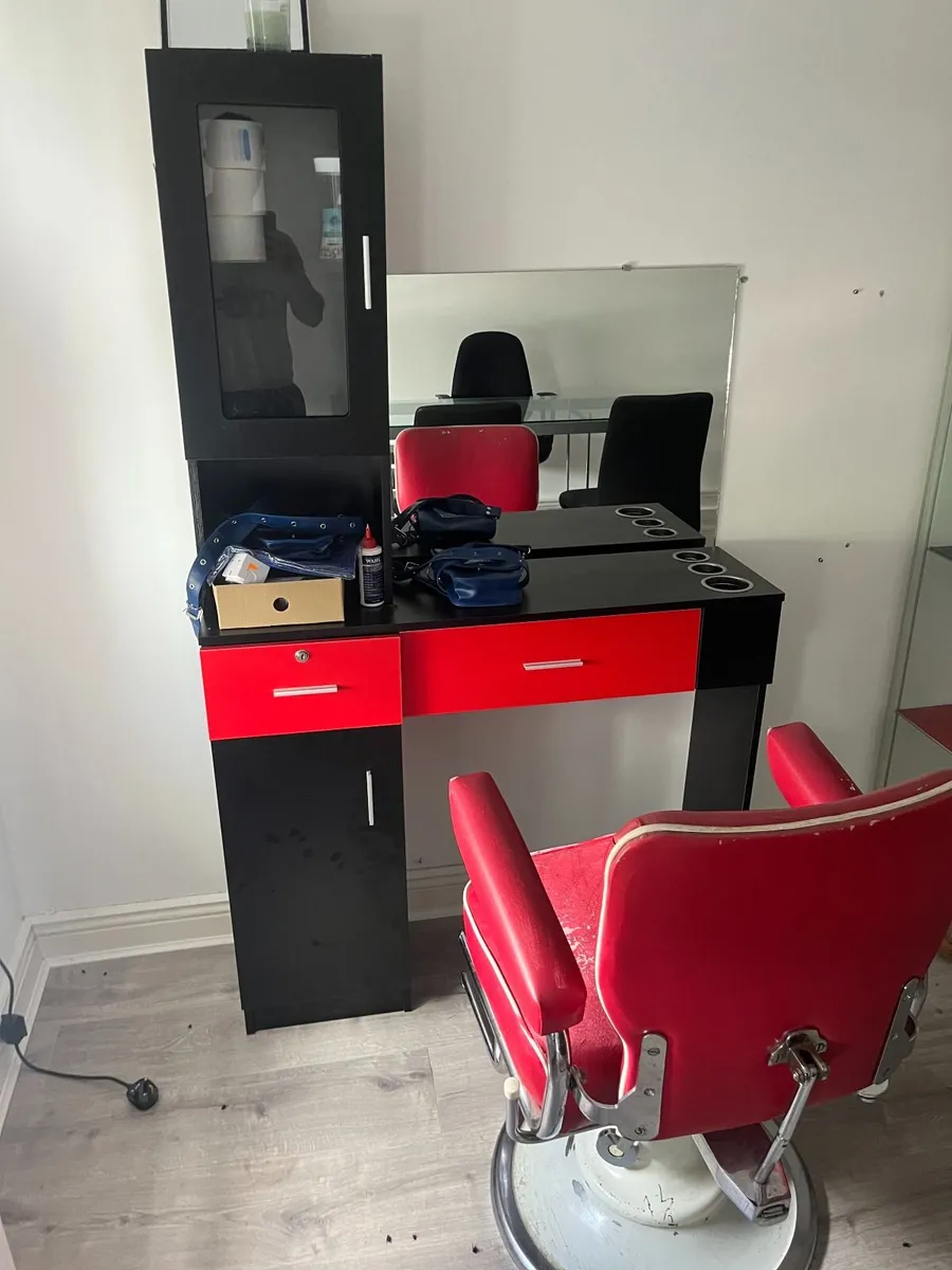Barber / Hair dresser items - Image 2