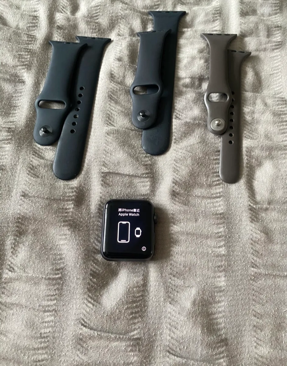 Apple Watch Series 3 42mm GPS - Image 1