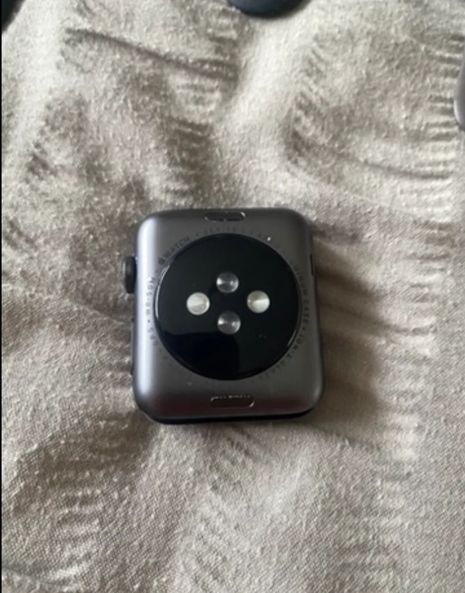 Apple Watch Series 3 42mm GPS - Image 2