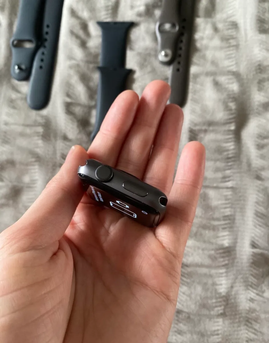 Apple Watch Series 3 42mm GPS - Image 3