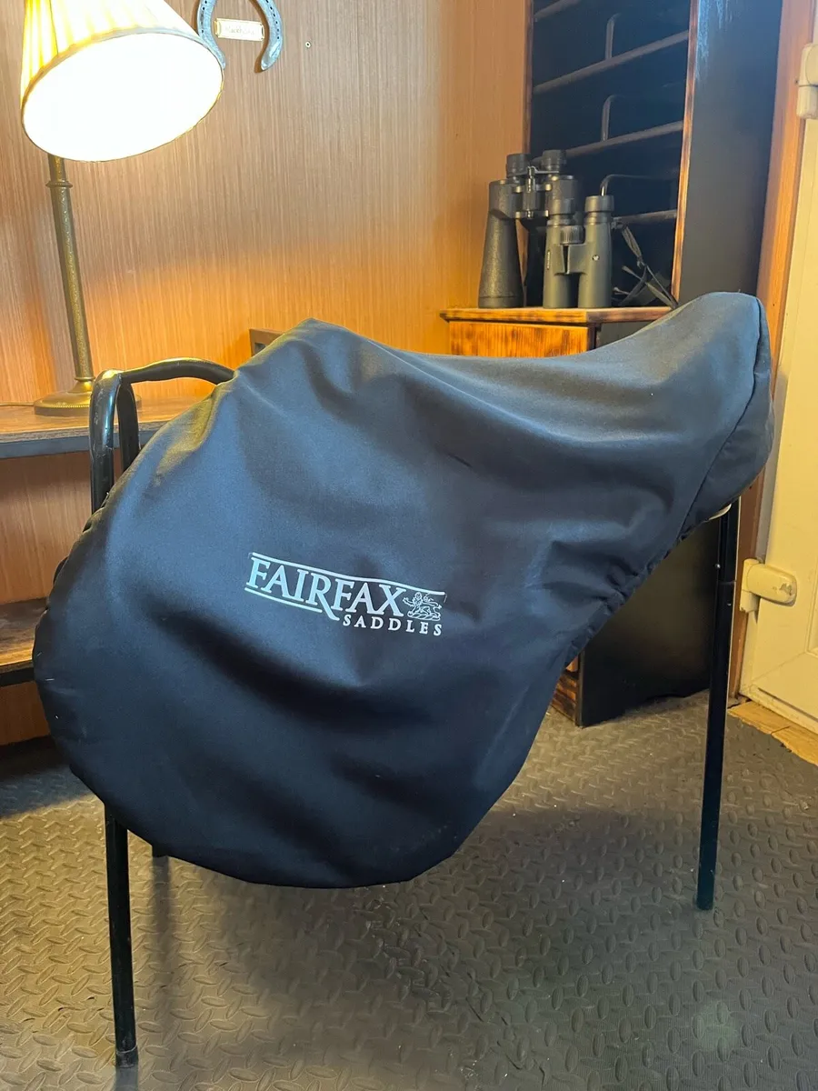Fairfax classic monoflap jump saddle 17.5in - Image 1