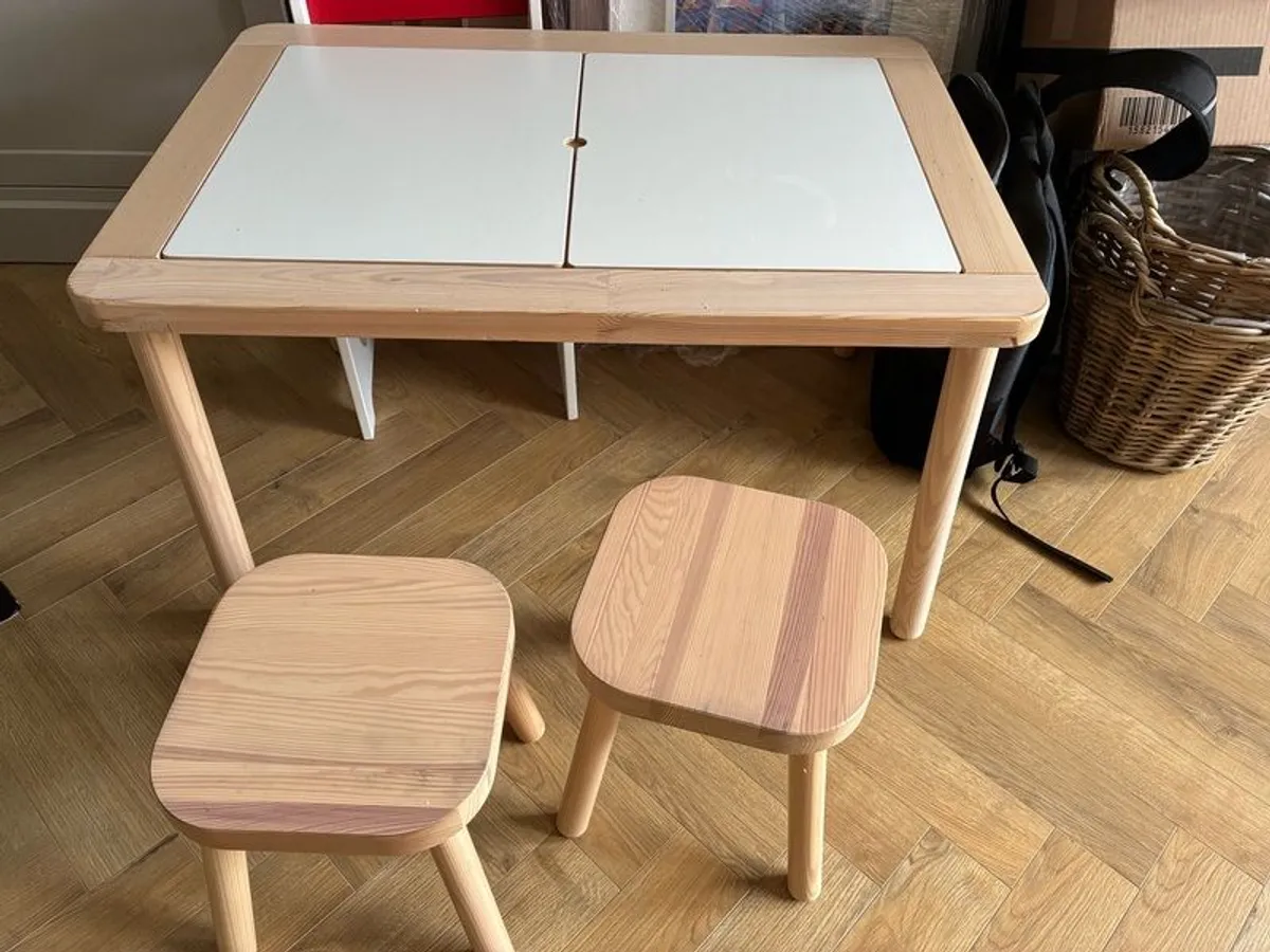 childrens table and chairs - Image 1