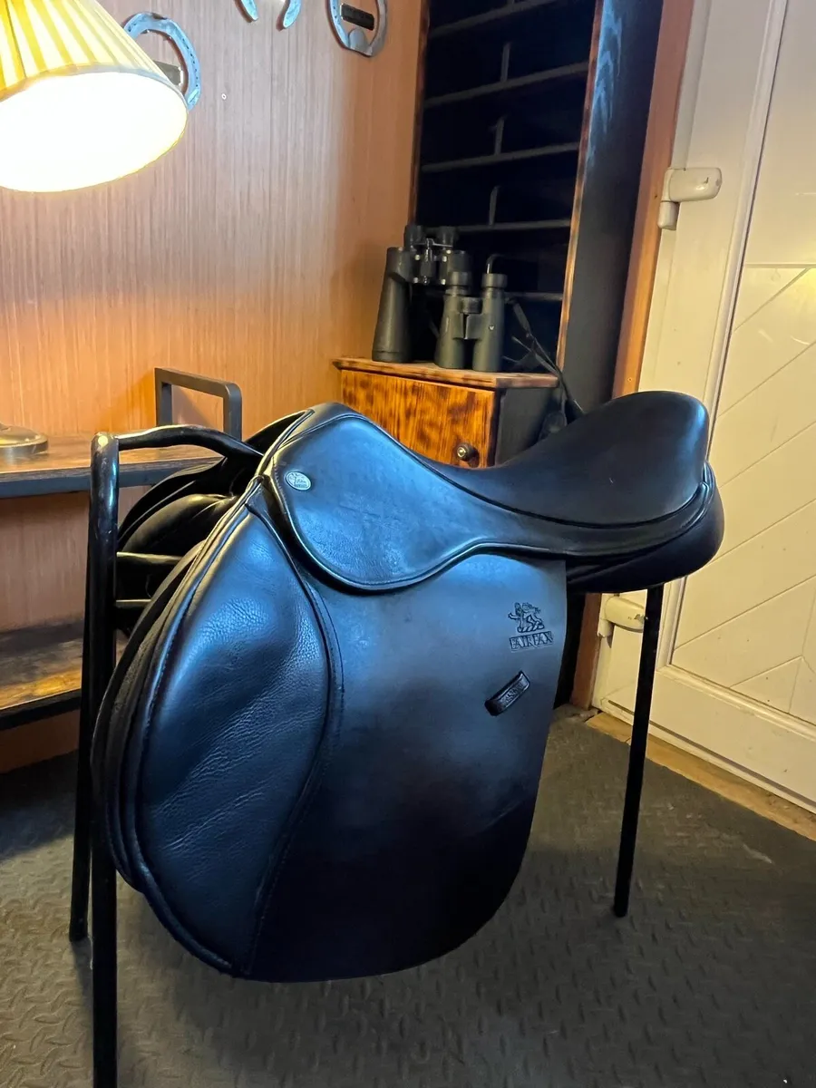 Fairfax classic monoflap jump saddle 17.5in - Image 2