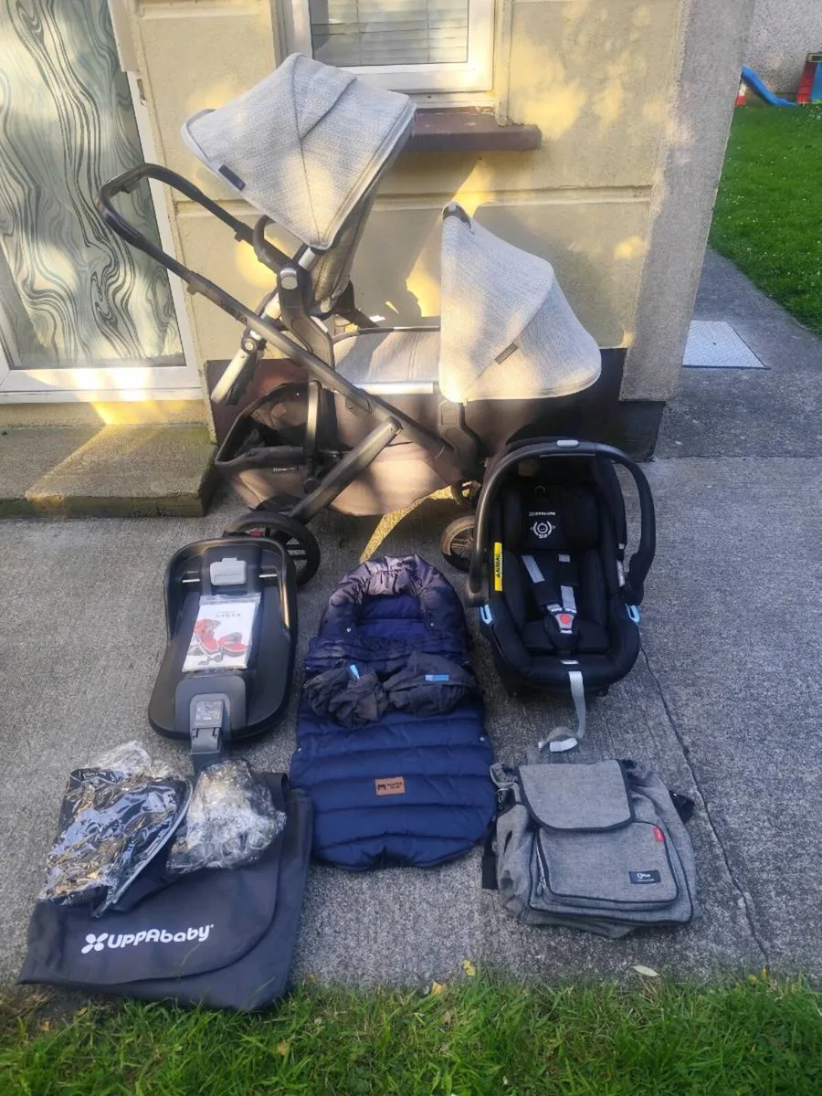 Uppababy vista V2 travel system - Image 1