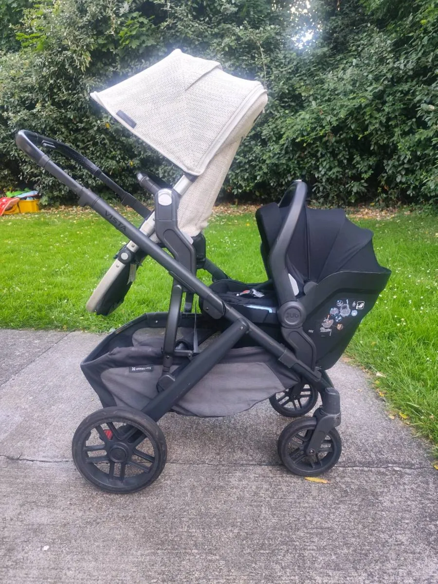 Uppababy vista V2 travel system - Image 3