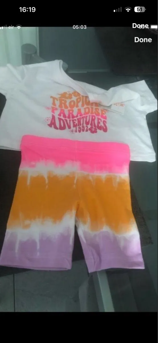 Girls BNWT two piece suit 2/3 yrs €5 - Image 3