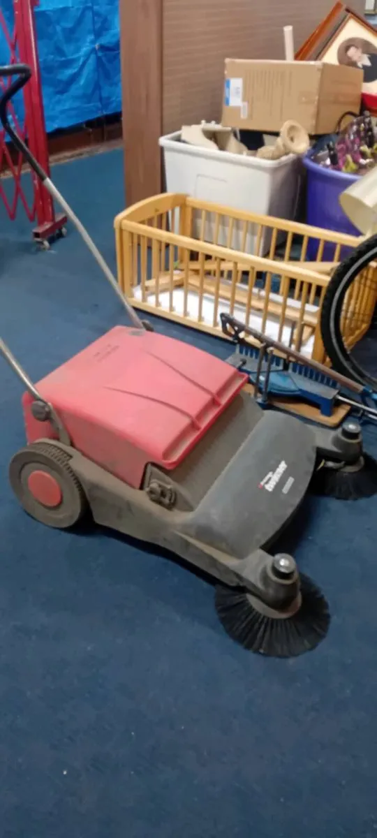 Push Along Yard Sweeper - Image 1