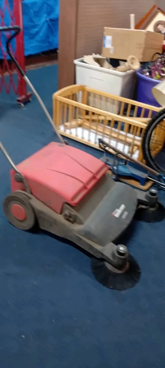 Push Along Yard Sweeper - Image 2