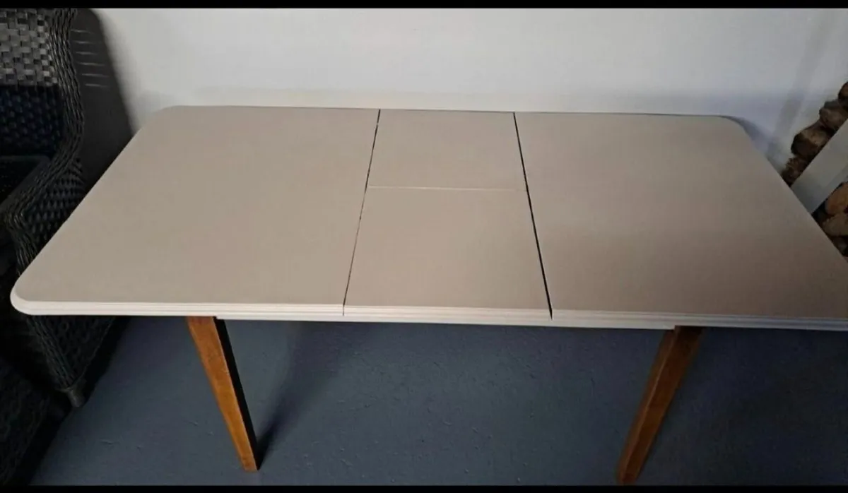 Dining table - Image 1