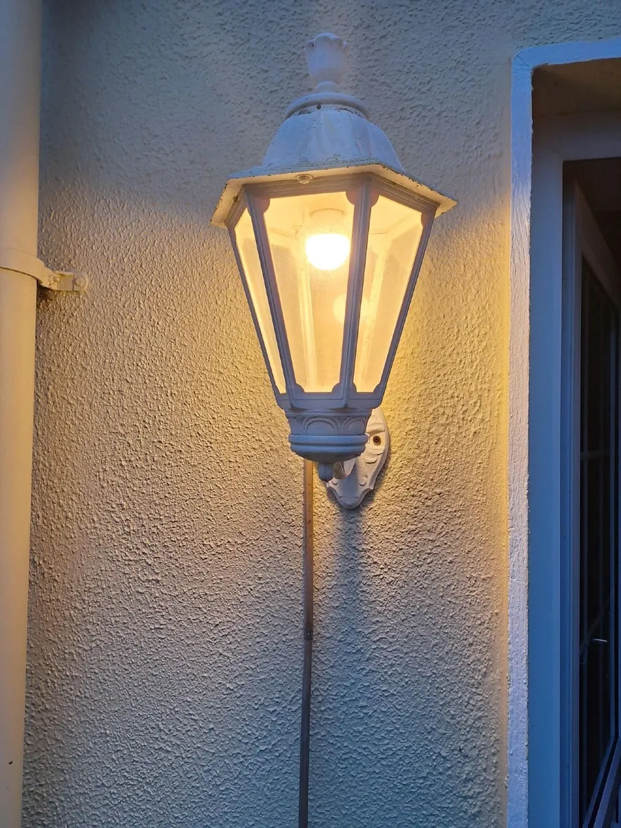 Outdoor wall lights - Image 1