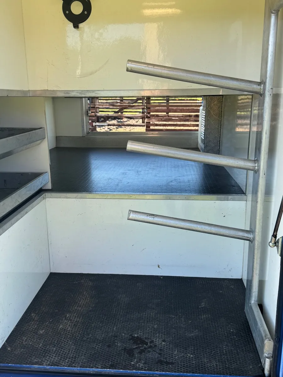 Horse Lorry - Image 4