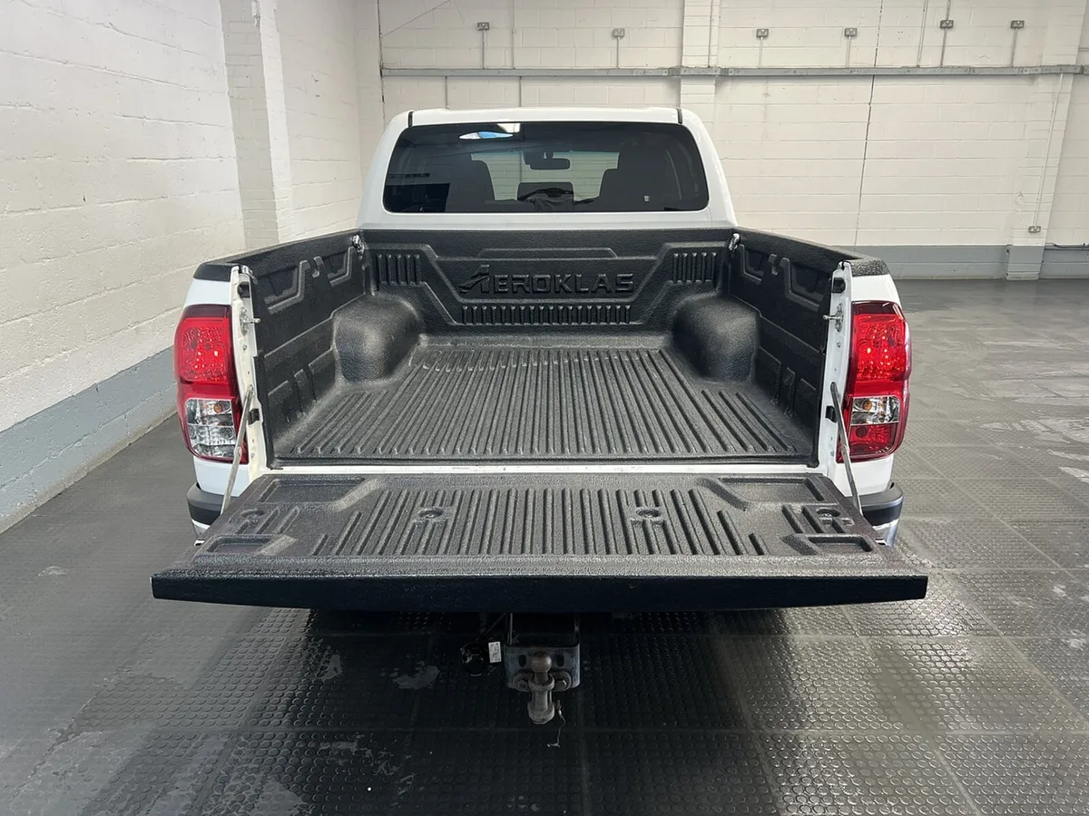 VB - 2021 Toyota Hilux PickUp Van - Image 2