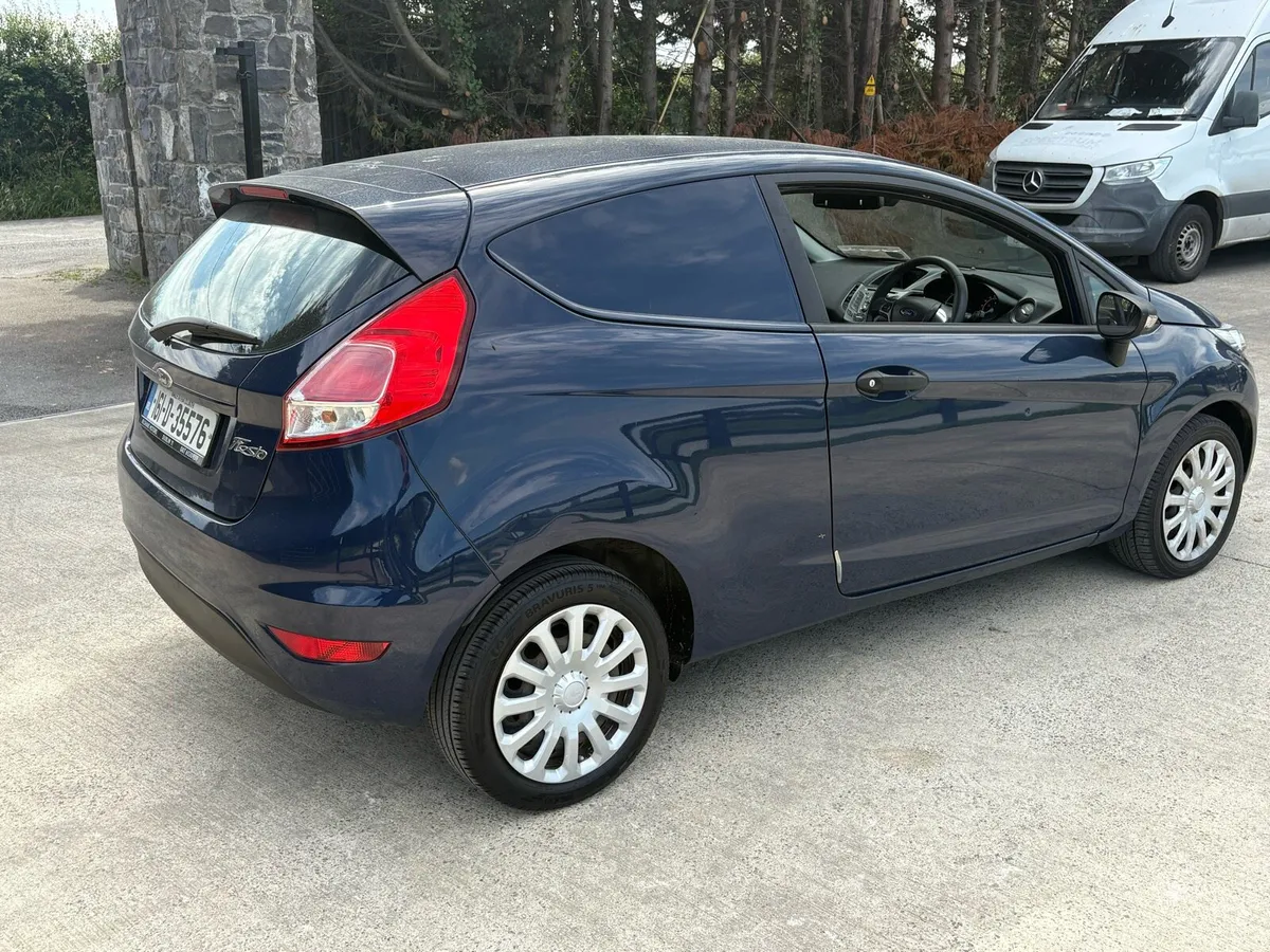 2016 ford fiesta van Doe5/27 immaculate LOWKMS - Image 4
