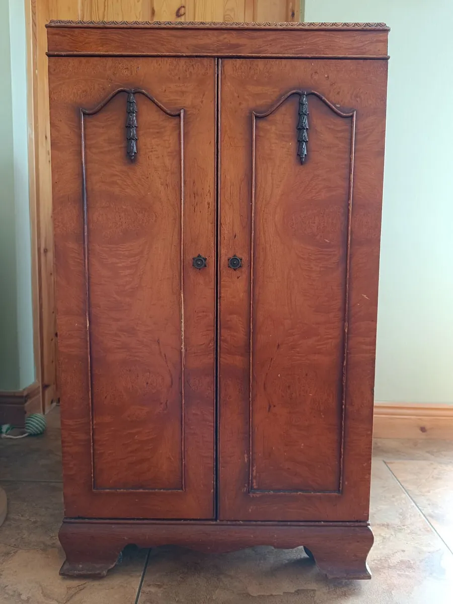 Antique drinks/cocktail cabinet - Image 1
