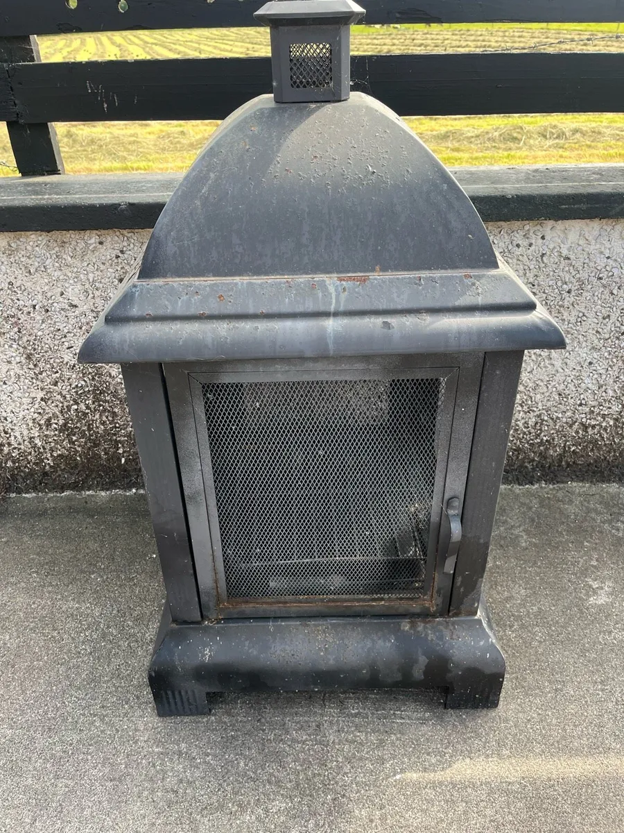 Outdoor fire pit - Image 1