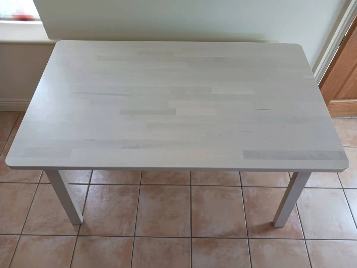 Kitchen table - Image 1