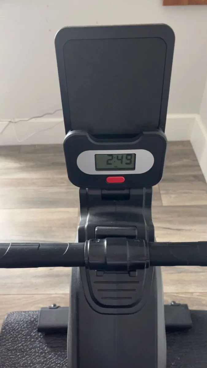 Rowing Machine - Image 2