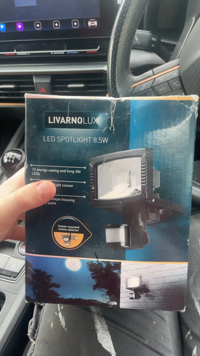 LED spotlight 8.5w swivel mounted motion sensor - Image 2
