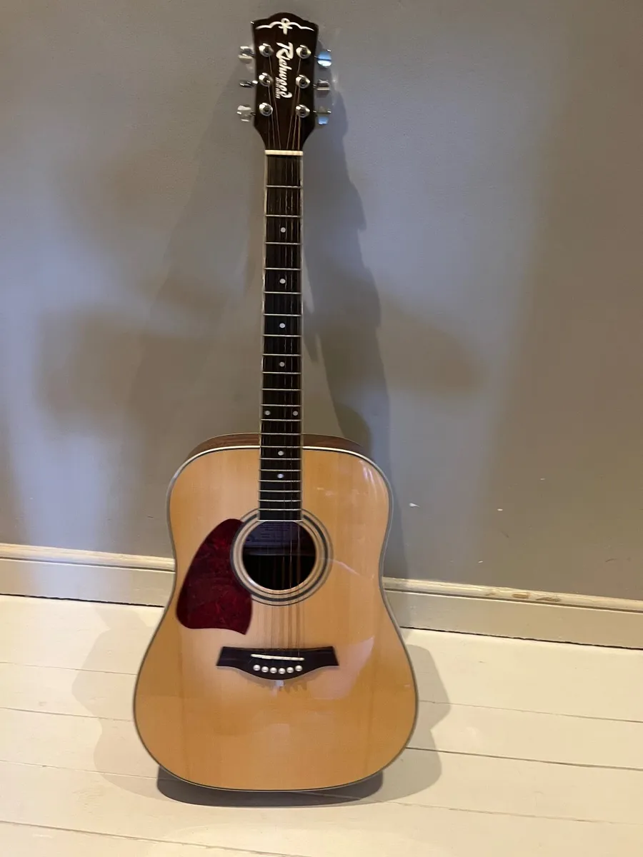 Guitar Left handed. - Image 1