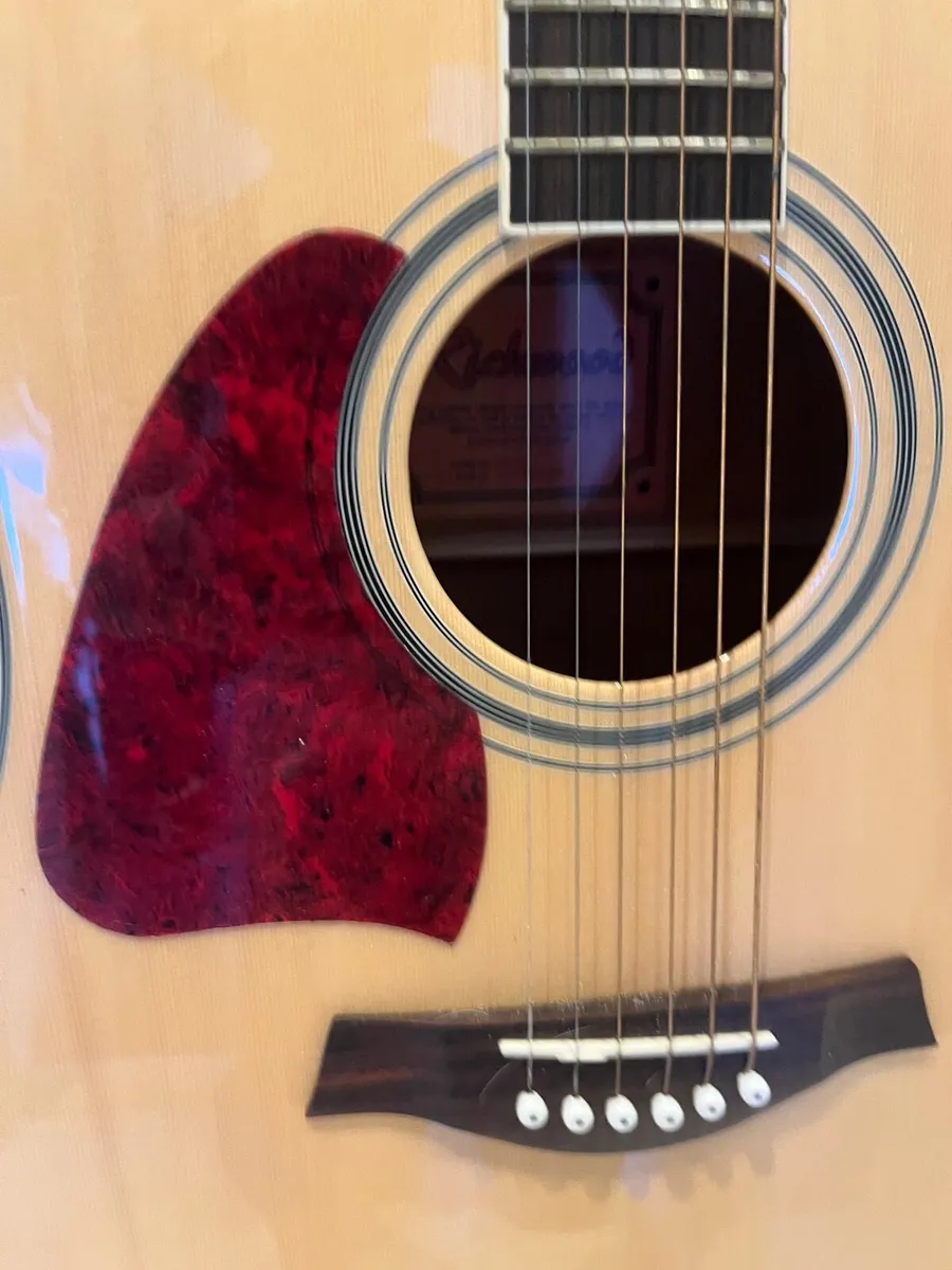 Guitar Left handed. - Image 2