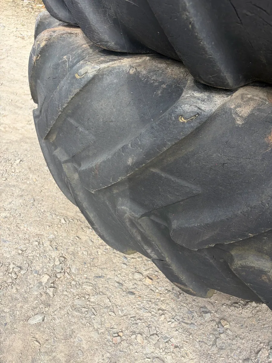 Stocks Dual wheels 20.8r38 - Image 2
