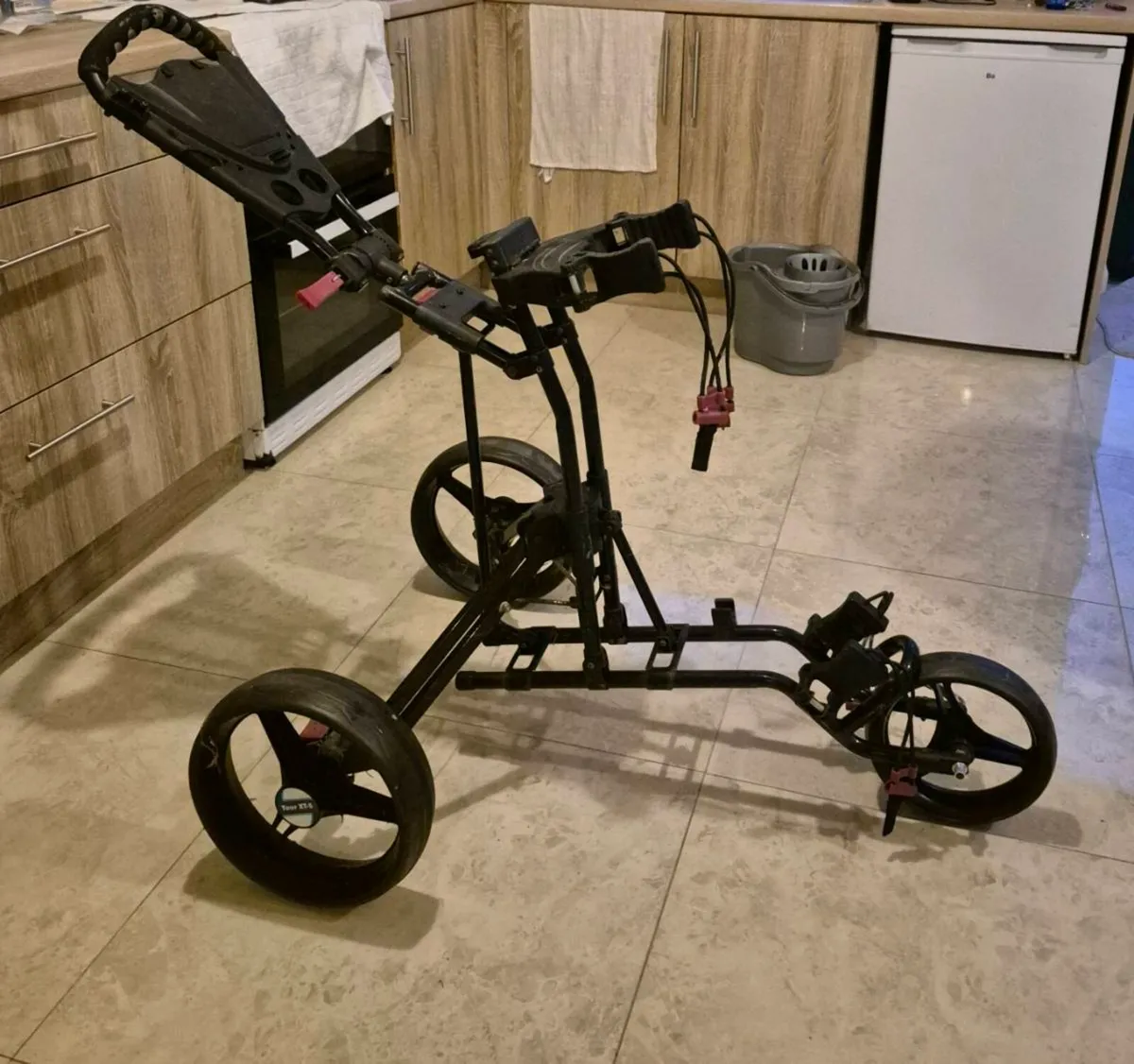 GOLF TROLLEY THIS BLACK MOTOCADDY P1 PUSH CART FEA - Image 3