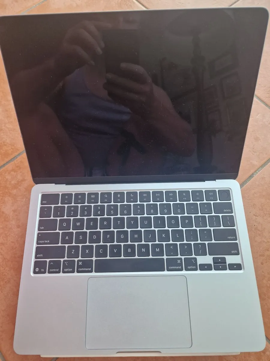 MacBook Air M4 (2025)  – Sky Blue - as new - Image 2