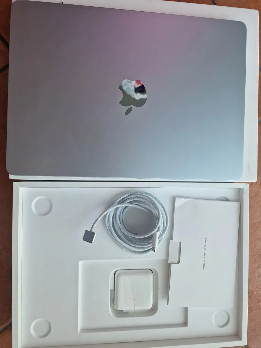 MacBook Air M4 (2025)  – Sky Blue - as new - Image 3
