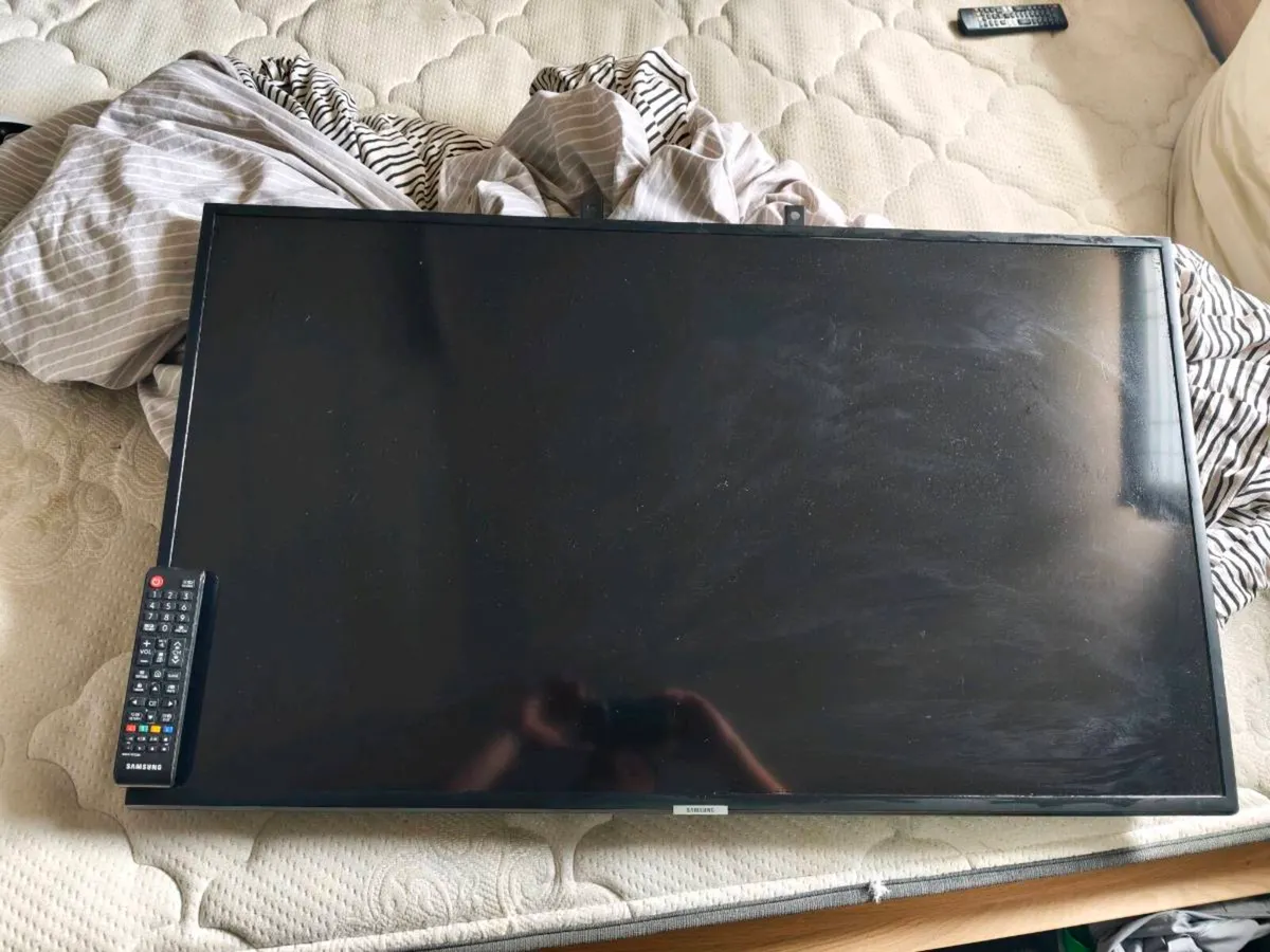 Samsung 40" tv smart - Image 1